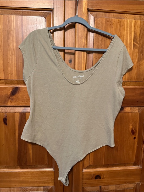 Universal Thread Tops - NWT Universal Thread Scoop Neck Short Sleeve Bodysuit